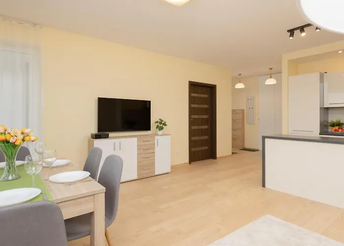 Praga Family Apartment With Parking By Noclegi Renters
